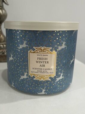 🆕White Barn Fresh Winter Air Scented Candle - Blue